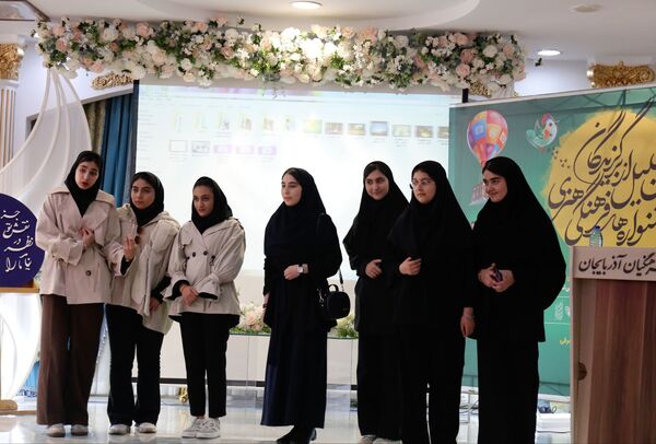 آیین تجلیل از برگزیدگان جشنواره‌های فرهنگی و هنری شمال‌غرب کشور در تبریز