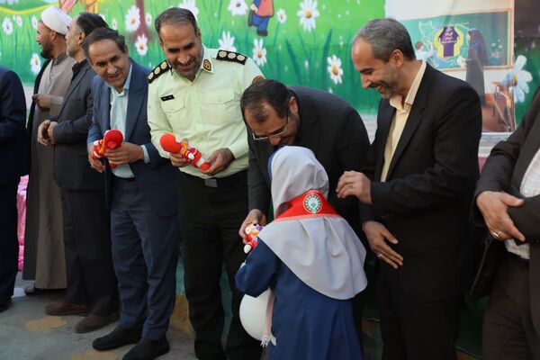 برگزاری مشترک جشن عاطفه‌ها در همدان با مشارکت کمیته امداد و سازمان دانش‌آموزی