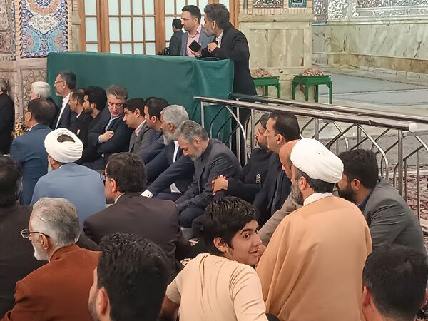 زیارت دسته جمعی معلمان در حریم قدس رضوی 