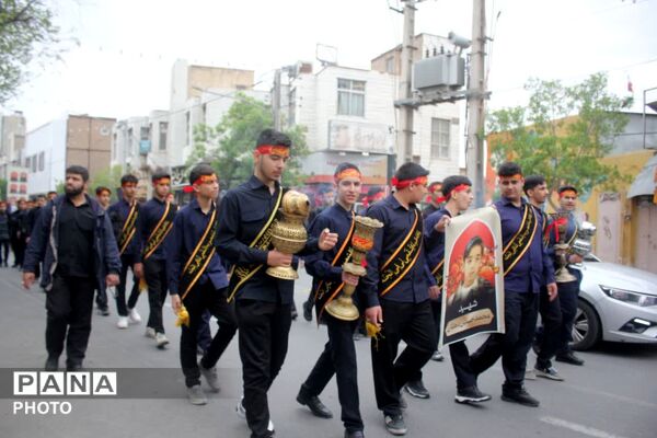 تشییع پیکر آخرین بازمانده شهدای خانواده دهقان در قم