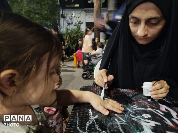 سرگرمی کودکان در غرفه کودک فرهنگیان