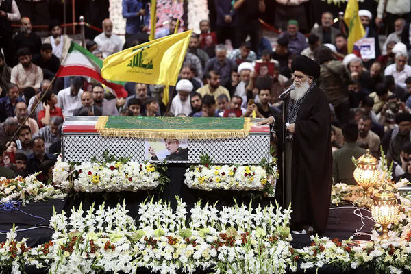 جلوه‌هایی از مراسم وداع با پیکر سردار شهید «نیلفروشان» در قم