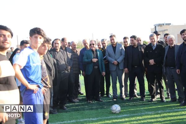زمین چمن ورزشی زنده‌یاد حاج حسین امین‌الرعایا دبیرستان پسرانه شبانه‌روزی حافظ کوهپایه افتتاح شد