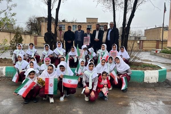 نهال‌ها در دبستان چلیچه به یاد شهدای مدرسه میناب می‌رویند