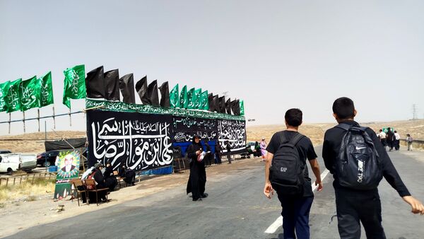 پیاده روی زائران امام رضا(ع) از ملک آباد تا مشهد 