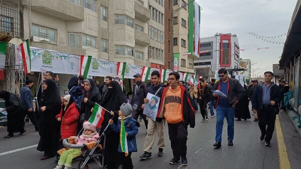 راهپیمایی ۲۲ بهمن با حضور پرشور مردم انقلابی در تهران