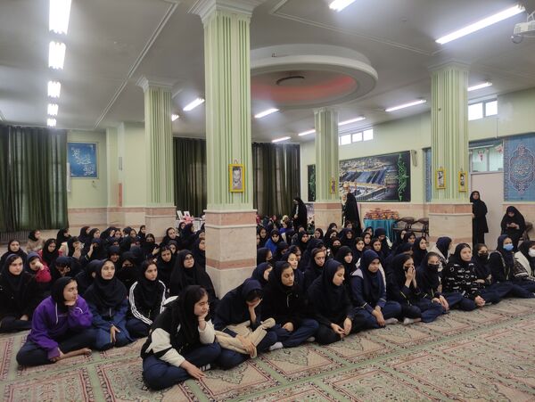 برگزاری یادواره شهدا در آموزشگاه دخترانه فاطمیه ملارد 