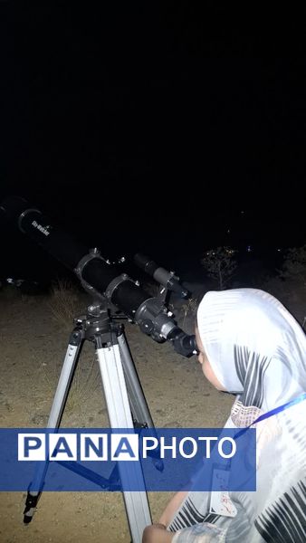 ماه در نقاب سایه زمین 