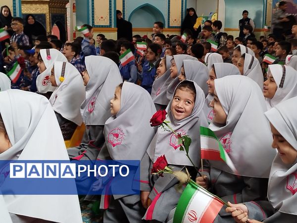 شادی و رنگ در جشن شکوفه‌ها در حرم امام رضا (ع)