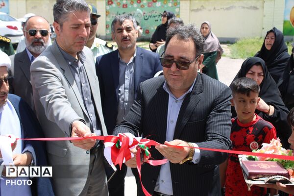 افتتاح زمین چمن مصنوعی در مدرسه شهید صفدری سه گنبد 