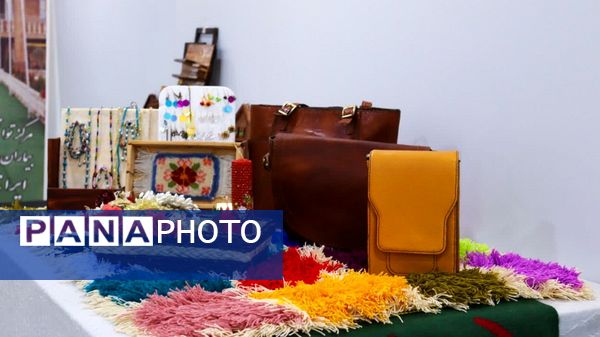 نمایشگاه دستاورد‌های هنری معلولان اعصاب و روان در محمدشهر کرج