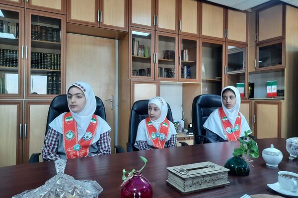 دیدار دانش آموزان پیشتاز پاکدشت با مدیرکل آموزش و پرورش شهرستانهای تهران