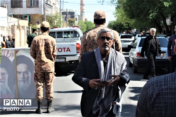 آیین تشییع پیکر دانش‌آموز شهید «سید محمد حسینی مقدم»
