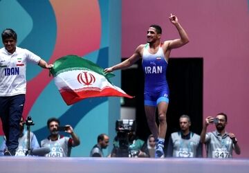 رحمان عموزاد در کشتی آزاد صاحب مدال طلا شد