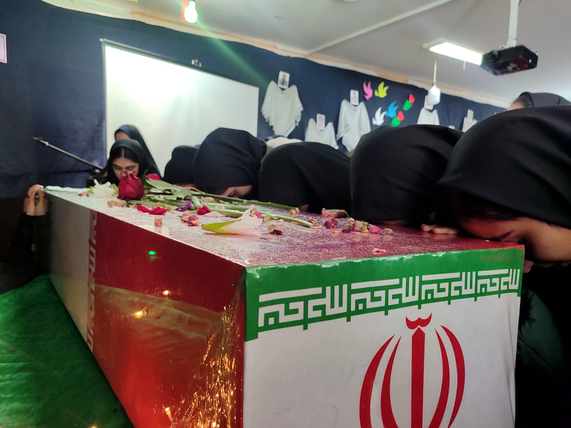 بازگشت قهرمان خاموش؛ شهر در آغوش شهید گمنام
