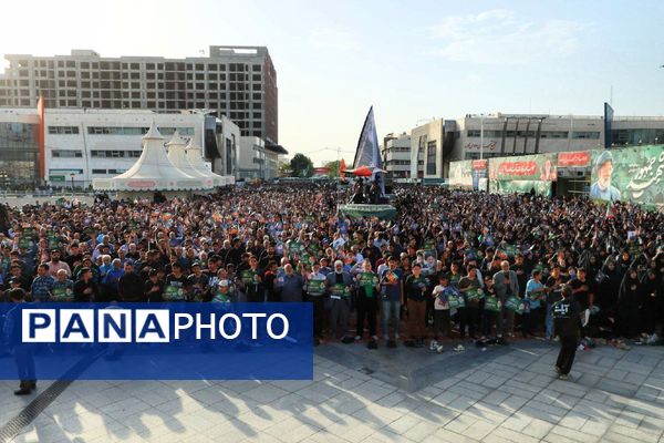 نخستین سالگرد خادم‌الرضا (علیه‌السلام) شهید آیت‌الله سید ابراهیم رئیسی در عرصه میدان شهدا مشهد 