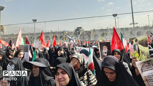  تهران در سوگِ رهبر شهید ایستاد
