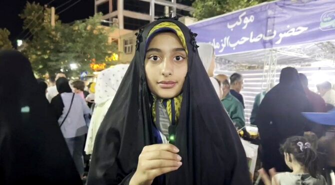 دانش آموزان در ساوجبلاغ به استقبال عید مهربانی رفتند 