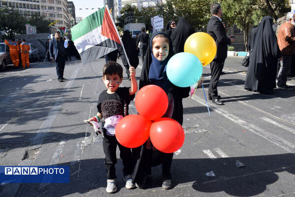 مراسم راهپیمایی ۱۳ آبان در تهران