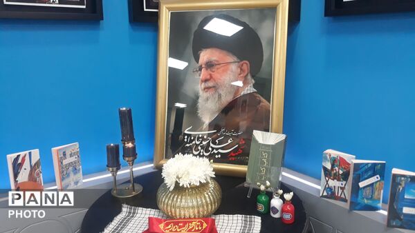 افتتاح نمایشگاه «باید برخاست» در کتابخانه مرکزی قم