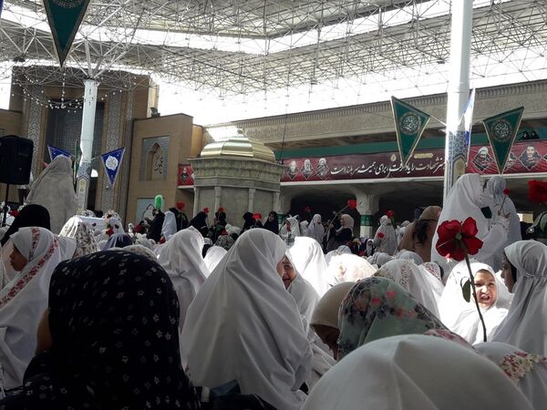 جشن تکلیف دختران و گرامیداشت دهه کرامت در قم