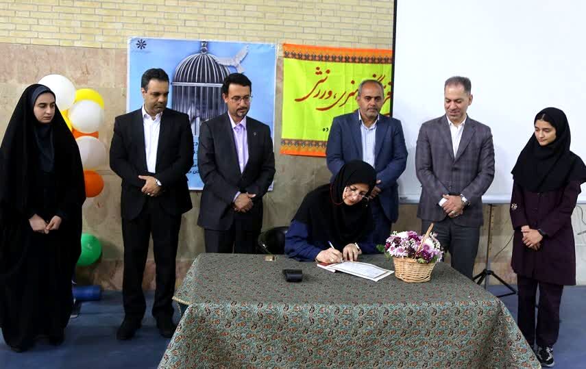 کمک دانش‌آموزان دبیرستان حکیم‌زاده یزد به آزادی زندانیان