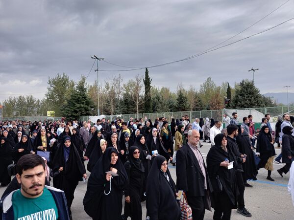 استقبال باشکوه و تعجیل مردم جهت برپایی نماز عید سعید فطر