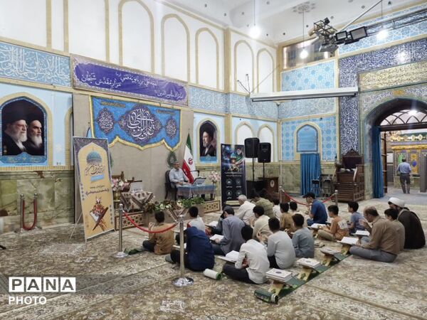 برپایی محفل قرآنی «به یاد علمدار» در بقعه علی بن بابویه قمی