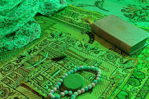 آغاز آیین معنوی اعتکاف در مصلای اسلامشهر با حضور گسترده نوجوانان
