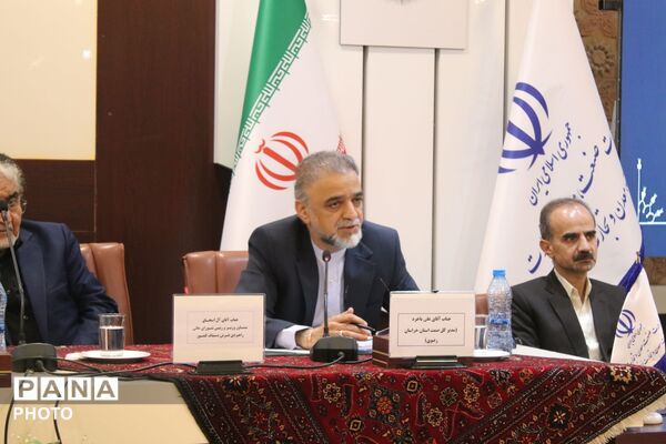 هم‌اندیشی رؤسای ادارات فرش کشور در مشهد برای تقویت صنعت فرش ایران