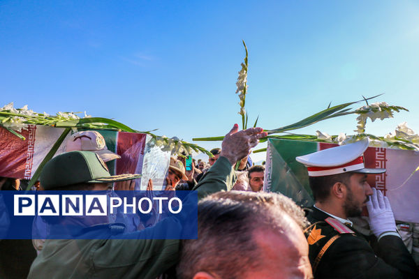  استقبال مردم ارومیه از شهدای گمنام دفاع مقدس