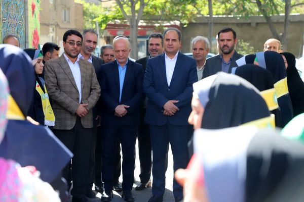 جشن عاطفه‌ها در دبیرستان ۱۳ آبان تبریز