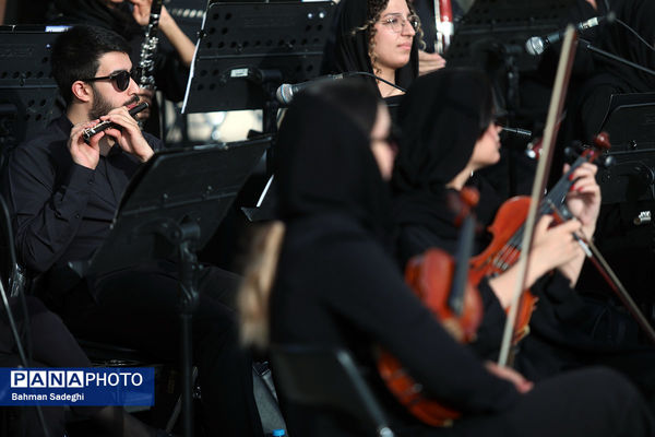اجرای ارکستر سمفونیک تهران در میدان آزادی