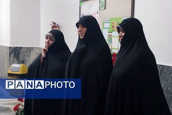 برپایی مدرسه انقلاب