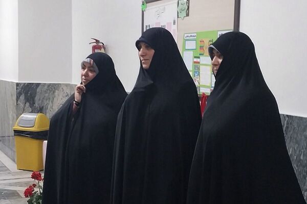 برپایی مدرسه انقلاب