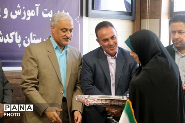 تجلیل از برگزیدگان کشوری پویش‌های «رمضان پویا» و «سفیر سلامت» در پاکدشت