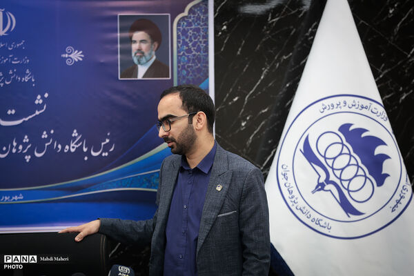 نشست خبری رئیس باشگاه دانش‌پژوهان جوان