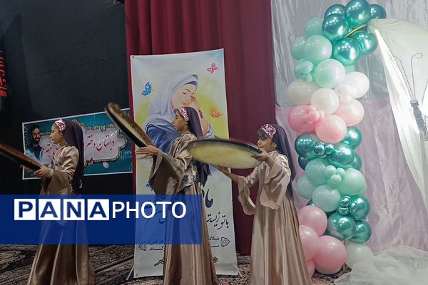 جشن «گل‌های زهرایی» در حسینیه شهدا با حضور دانش‌آموزان دبستان شهید طهرانی‌مقدم