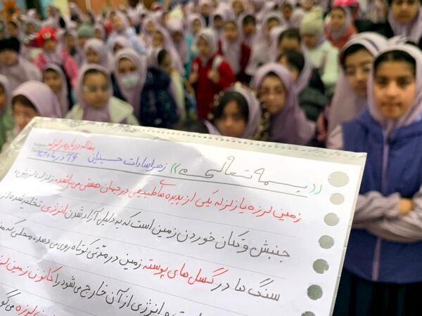 برگزاری مانور زلزله در دبستان فرهنگ منطقه ۱۳