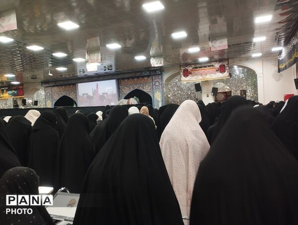  نماز جماعت در امامزاده سید حمزه کاشمر 