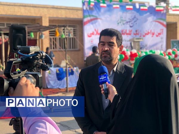 نواخته شدن زنگ گلبانگ انقلاب اسلامی در دبیرستان خوروش2 کارون