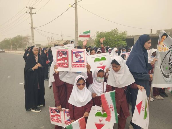 دانش آموزان امروز پرچم داران استقلال و عزت فردا 