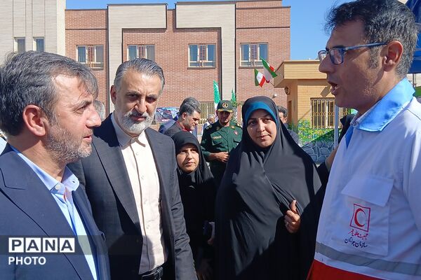آغاز سال تحصیلی در مدرسه دخترانه مهرنگار باقر شهر با حضور مسئولان 