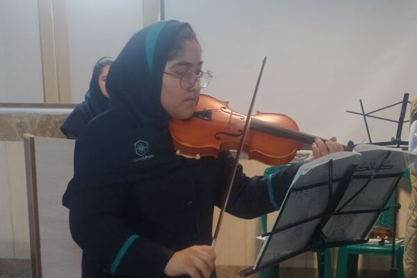 هنرنمایی دانش‌آموزان مدارس ناحیه دو شهرری در جشن میلاد حضرت فاطمه (س)