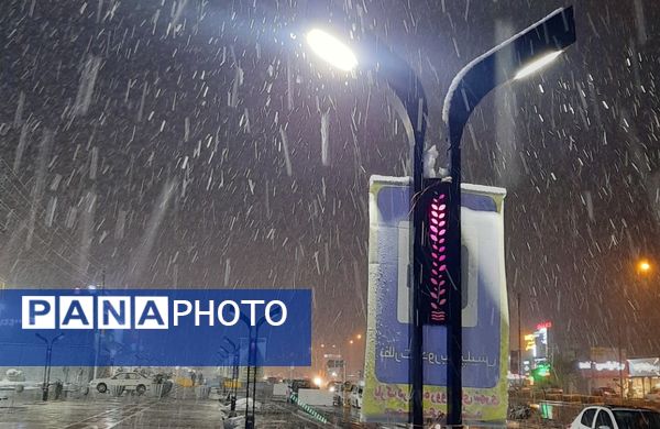 بارش برف در نقاط مختلف شهر مشهد مقدس