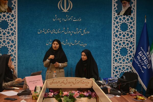 جلسه آموزشی خبرنویسی و تجلیل از دانش‌آموز خبرنگاران فعال پانا ناحیه 2 بهارستان