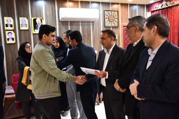 جلسه دانش‌آموزان نخبه عشایر فارس در طرح بنیاد پروفسور مهبودی
