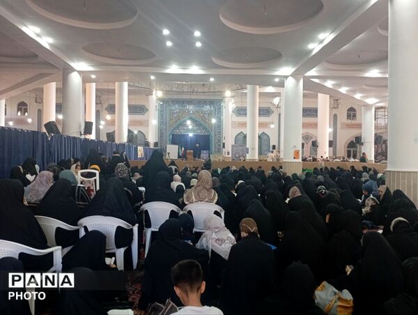 طنین دعای عرفه در مصلی نظرآباد