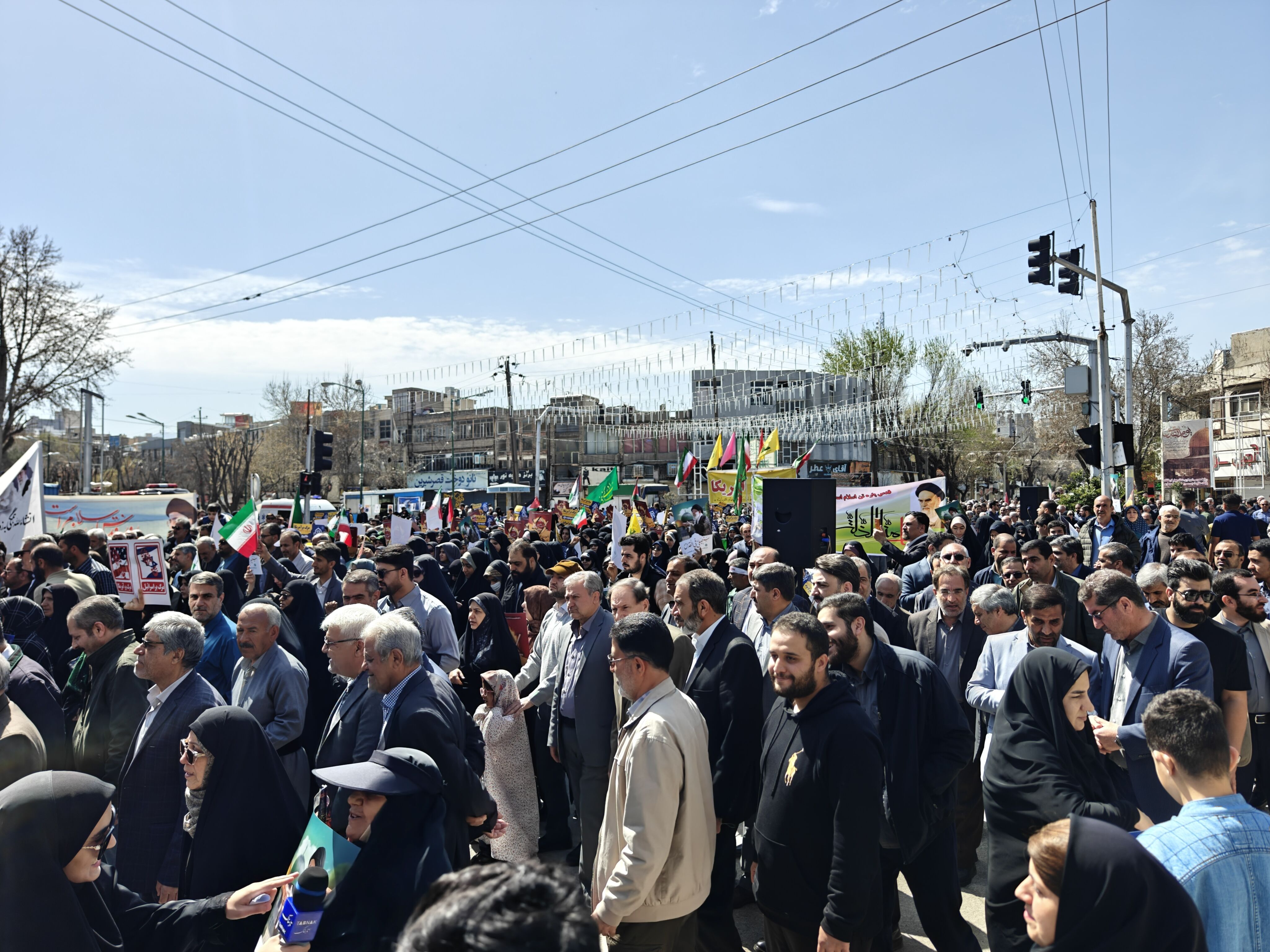 حضور پرشور فرهنگیان و دانش‌آموزان کرمانشاهی در راهپیمایی روز قدس