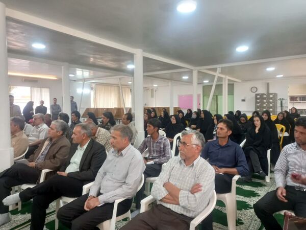 جلسه انجمن اولیا دبیرستان نمونه آیت‌الله خامنه‌ای 